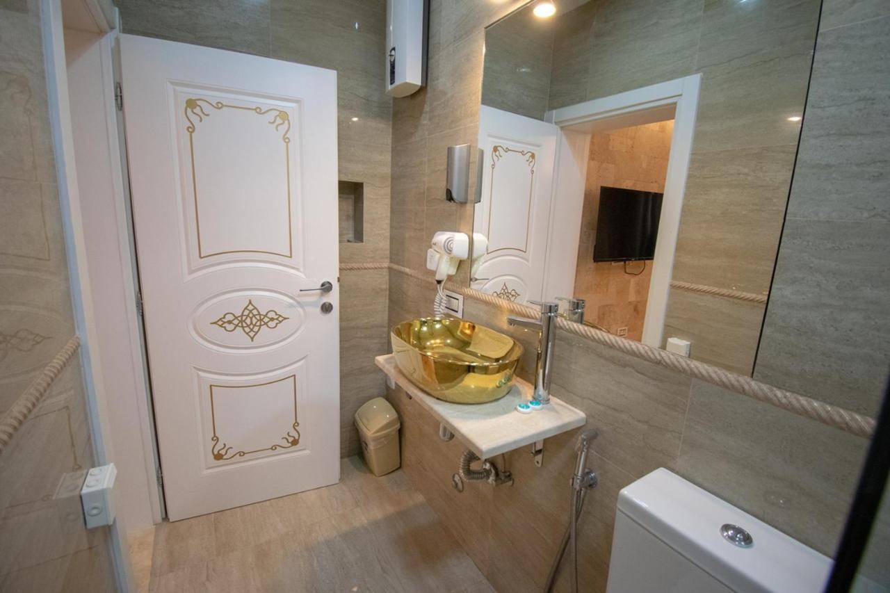 Golden Apartment